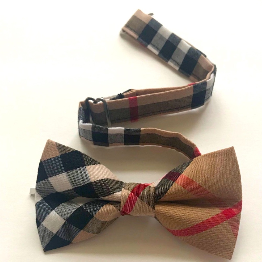 Brown plaid bowtie for toddlers. Not Burberry, but looks similar.
